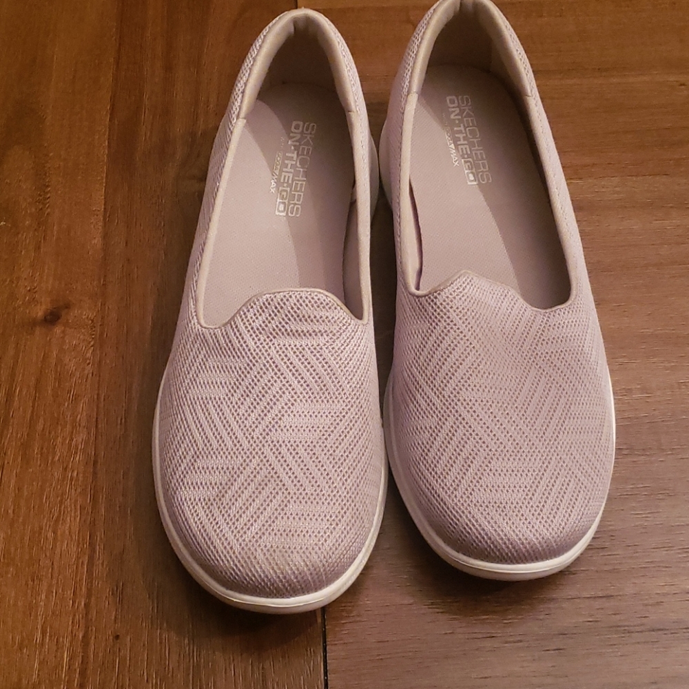Skechers on the go